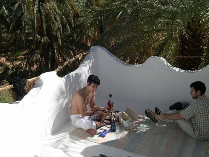 Petit narguile sur la terrasse de chez Sad
