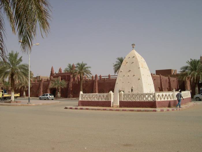 Kobba de Sid el Hocine et Hotel Oasis Rouge