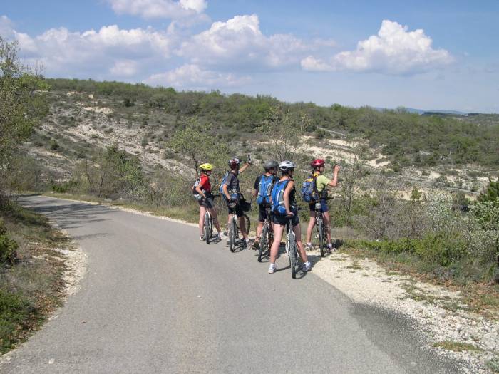 A votre droite, Forcalquier s'il y en a qui veulent prendre des photos...