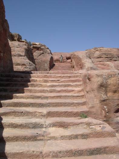 Escalier, grav dans la roche