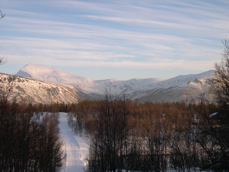 Au fond: vallee Tromsdalen
