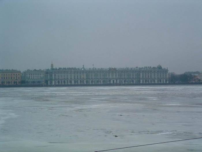 Neva, Palais de l'Hermitage au fond