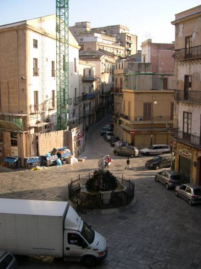 Piazza di la revoluzione, depuis l'hotel paradiso